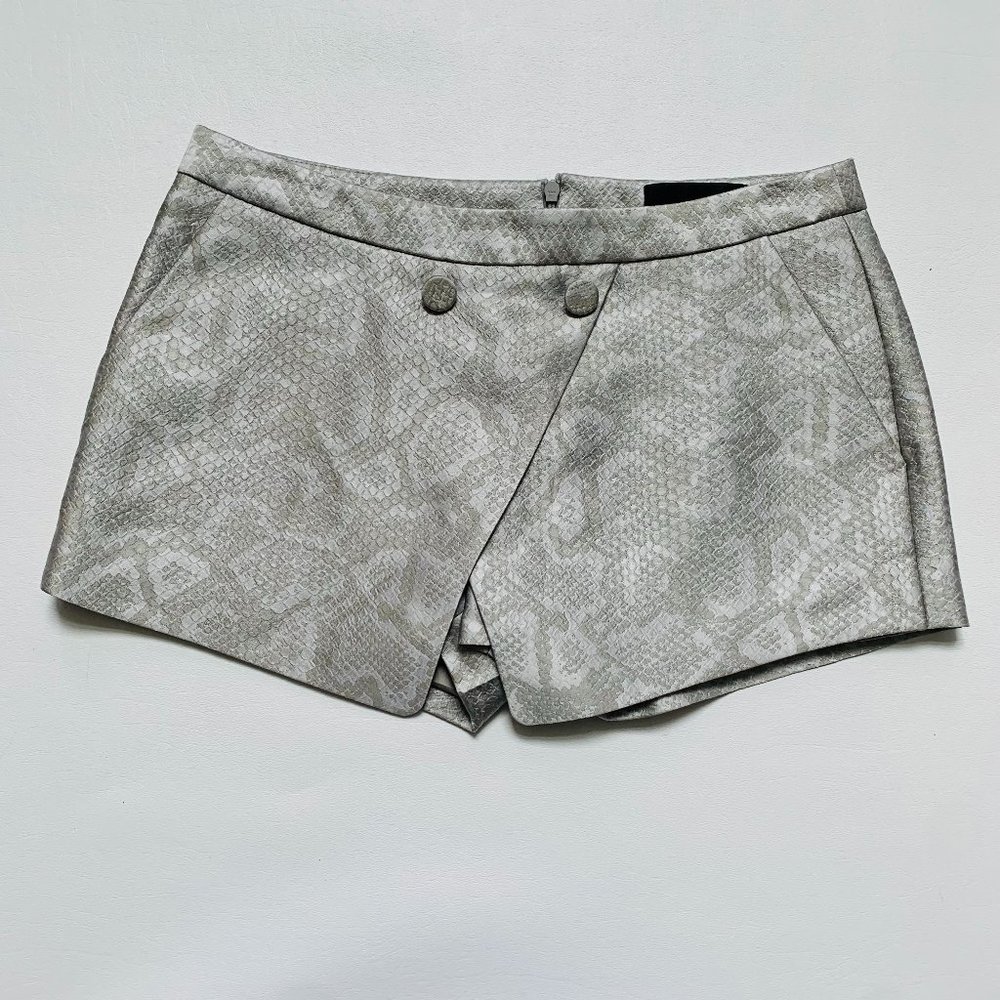 JENNI KAYNE SNAKESKIN PRINTS SKORT